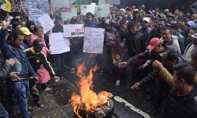 GJM supporters burning mobile phones in Darjeeling in protest against suspension of internet services. (HT File Photo) GJM supporters burning mobile phones in Darjeeling in protest against suspension of internet services. (HT File Photo)
