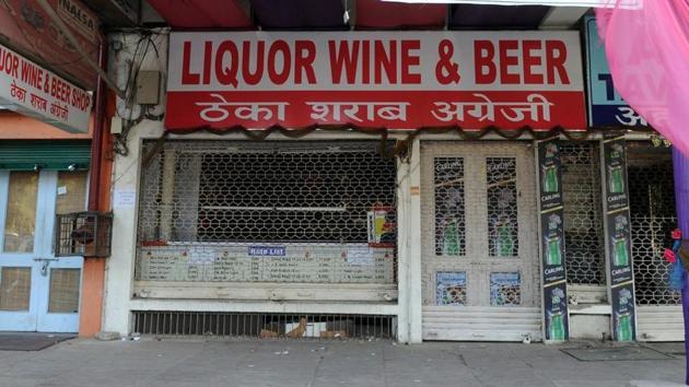 The Excise Department in an order directed the officers concerned to de-seal such establishments located within 500 metres of highways in municipal areas. (HT File Photo) The Excise Department in an order directed the officers concerned to de-seal such establishments located within 500 metres of highways in municipal areas. (HT File Photo)