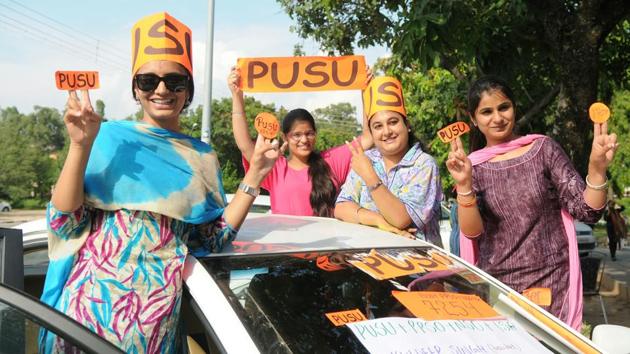 PUSU supporters campaigning at Panjab University. (Anil Dayal/HT)