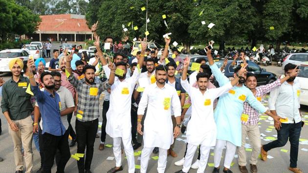 Counting and declaration of results is likely to happen the very same day. (Anil Dayal/HT)