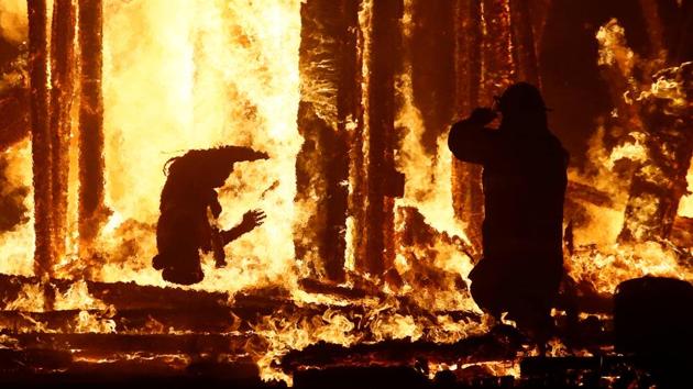 A Burning Man participant (L) evades a chasing firefighter and falls into the flames of the ‘Man Burn’ after evading the attempted tackles of multiple rangers and law enforcement personnel at the 2017 Burning Man festival. Injuries from the burns left the man dead several hours later. (Jim Bourg / REUTERS) 