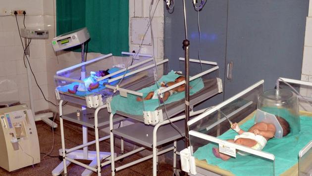 Babies at the Farrukhabad hospital on September 4.(PTI Photo) Babies at the Farrukhabad hospital on September 4.(PTI Photo)