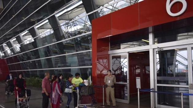 A Kuwaiti national travelling with three women refused to unveil the faces of the women and allegedly created a ruckus at the immigration counter.(HT Photo)