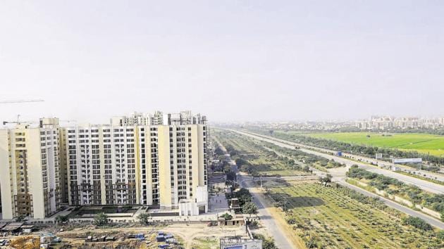 Highrise tower near Yamuna expressway. (HT File) Highrise tower near Yamuna expressway. (HT File)