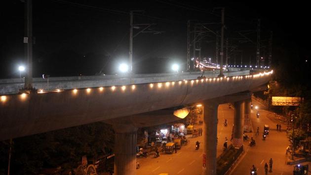 An overview of the illuminated Metro track ahead of its inauguration at Alambagh area in Lucknow. (Deepak Gupta/HT Photo) An overview of the illuminated Metro track ahead of its inauguration at Alambagh area in Lucknow. (Deepak Gupta/HT Photo)