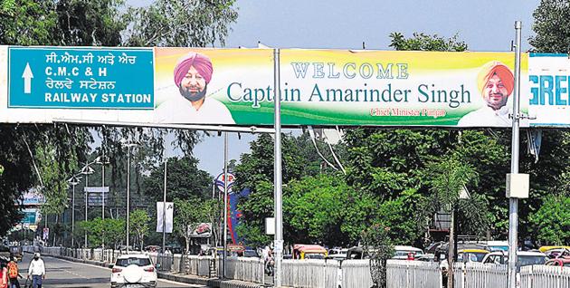 Illegal hoardings welcoming chief minister Captain Amarinder Singh at Bharat Nagar Chowk in Ludhiana on Tuesday.(Gurminder Singh/HT)