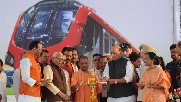 Union Home Minister Rajnath Singh, Chief Minister of UP Yogi Adityanath and UP Governor Ram Naik at the inauguration of the Lucknow Metro Rail service on Tuesday.(HT PHOTO) Union Home Minister Rajnath Singh, Chief Minister of UP Yogi Adityanath and UP Governor Ram Naik at the inauguration of the Lucknow Metro Rail service on Tuesday.(HT PHOTO)