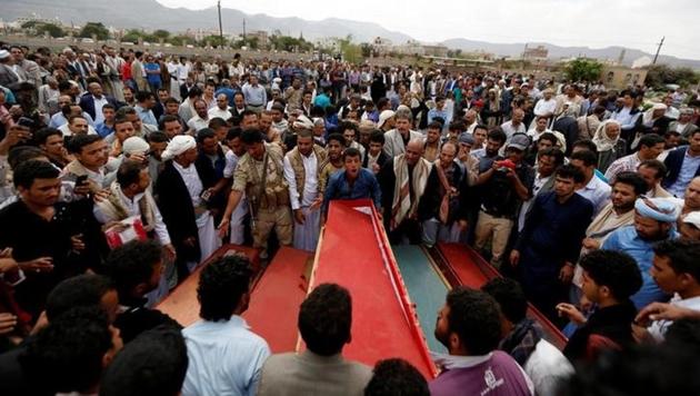 Mourners gather around coffins at a graveyard during the funeral of eight family members killed by a Saudi-led air strike in Sanaa, Yemen, August 26, 2017. (Reuters File Photo) Mourners gather around coffins at a graveyard during the funeral of eight family members killed by a Saudi-led air strike in Sanaa, Yemen, August 26, 2017. (Reuters File Photo)