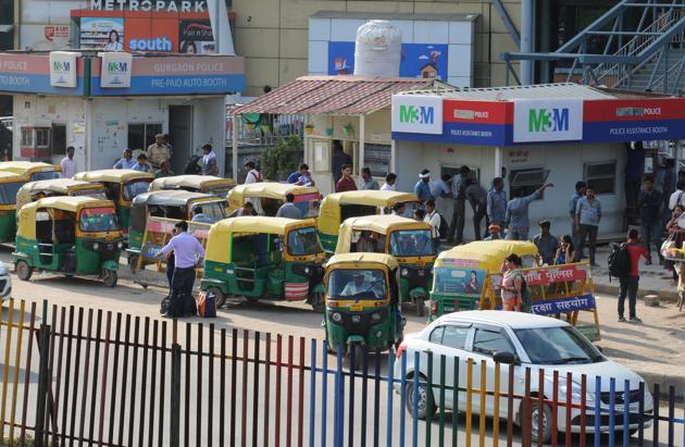 The make-shift auto-rickshaw stand has significantly reduced snarls at the junction. (Parveen Kumar/HT) The make-shift auto-rickshaw stand has significantly reduced snarls at the junction. (Parveen Kumar/HT)