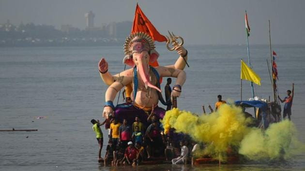 Umarkhadi ka Raja at Girgaum chowpatty. (Pratik Chorge/HT) Umarkhadi ka Raja at Girgaum chowpatty. (Pratik Chorge/HT)