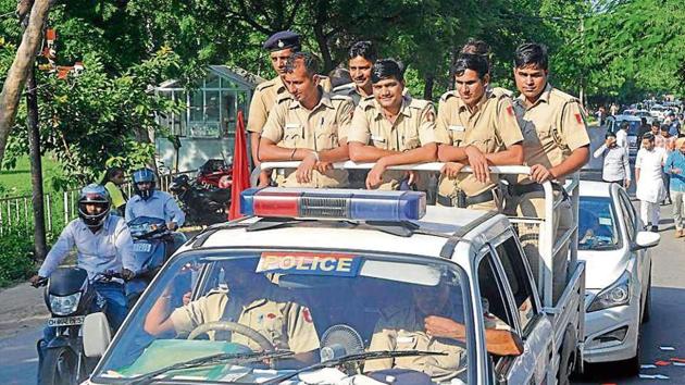 Cops keeping vigil during rallies taken out by various student outfits on the last day of campaigning at Panjab University on Tuesday.(Karun Sharma/HT)