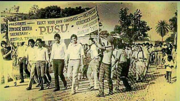 PUSU’s then presidential candidate Rajinder Deepa (fifth from left) leading a rally on the Panjab University campus in 1982.(HT Photo)
