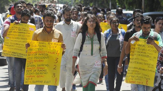 SFS members campaigning for the polls at the Panjab University on Tuesday. (karun sharma/ht)