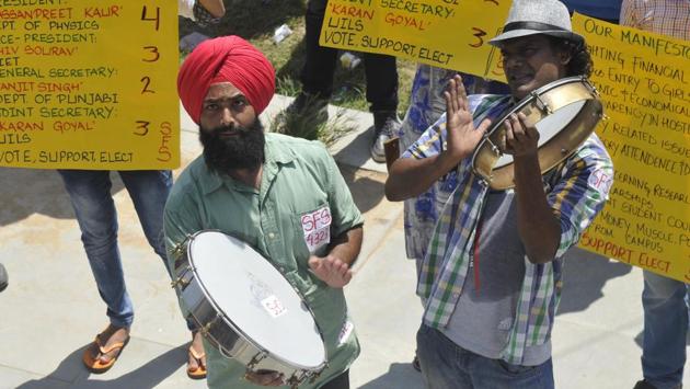 The stage is set for the polls on September 7. (karun sharma/ht)