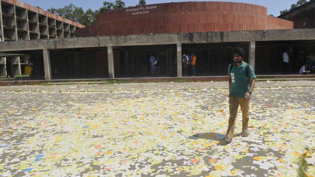 There are 21 student outfits taking part in the polls this year. After the campaigning, the campus authorities are left to clean all the littering by the students, which sometimes even takes weeks. (karun sharma/ht)