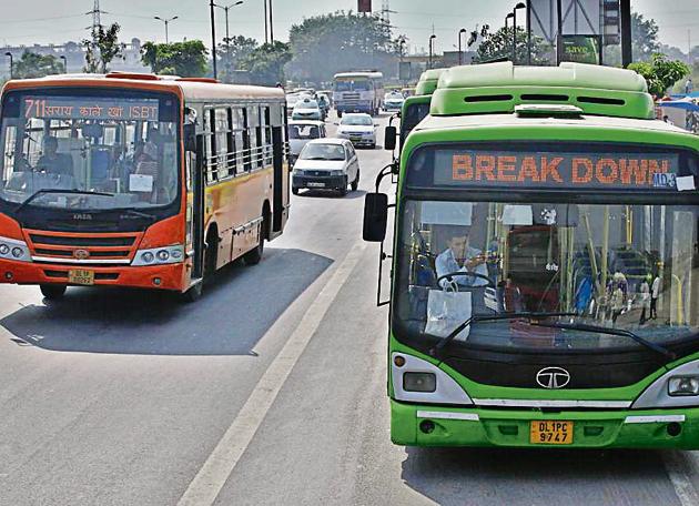 After the erstwhile Blue Line bus drivers in Delhi were held for a number of accidents, the task of installing and maintaining GPS in DTC and cluster buses was given to the Delhi Integrated Multi-Modal System (DIMTS).(HT Photo)