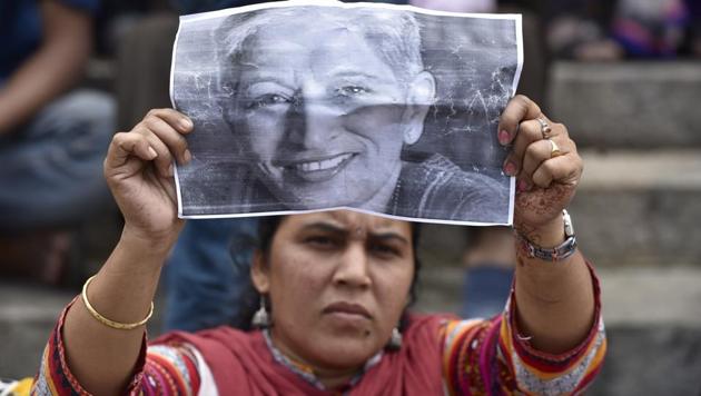 A woman protests against the killing of senior journalist Gauri Lankesh, at Town hall in Bengaluru on Wednesday.(Arijit Sen/HT Photo)