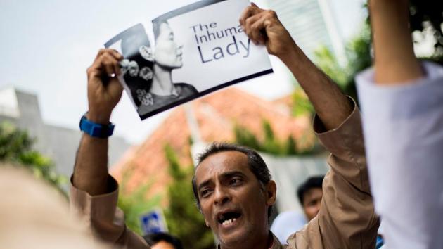 An Indonesian protester tears a picture of Myanmar's Aung San Suu Kyi during a rally in front of Myanmar embassy in Jakarta on September 2, 2017 to condemn Myanmar's army and the government of Aung San Suu Kyi. UN chief Guterres warned on September 1 of a looming humanitarian catastrophe in western Myanmar. Similar protests in support of the Rohingya were also observed in Australia, Russia, Chechnya, Pakistan and Malaysia. (Bay Ismoyo / AFP) An Indonesian protester tears a picture of Myanmar's Aung San Suu Kyi during a rally in front of Myanmar embassy in Jakarta on September 2, 2017 to condemn Myanmar's army and the government of Aung San Suu Kyi. UN chief Guterres warned on September 1 of a looming humanitarian catastrophe in western Myanmar. Similar protests in support of the Rohingya were also observed in Australia, Russia, Chechnya, Pakistan and Malaysia. (Bay Ismoyo / AFP)