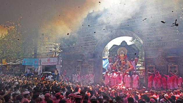 The procession of Lalbaugcha Raja on Tuesday. (Satybrata Tripathy/HT) The procession of Lalbaugcha Raja on Tuesday. (Satybrata Tripathy/HT)