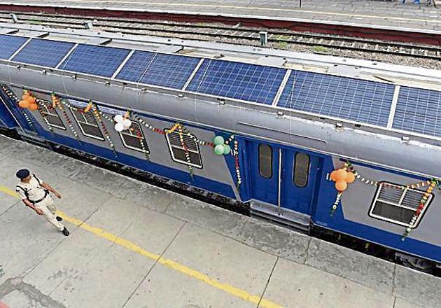 The first solar train was flagged off by then rail minister Suresh Prabhu at Safdarjung Railway station. Now, the railways has sought security for the solar panels.(Arvind Yadav/HT Photo)