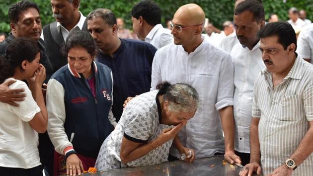 Slain activist and journalist Gauri Lankesh's mother and siblings pay their last respect a morning after she was killed by assailants at Kalashetra in Bengaluru. (Arijit Sen/ HT Photo) Slain activist and journalist Gauri Lankesh's mother and siblings pay their last respect a morning after she was killed by assailants at Kalashetra in Bengaluru. (Arijit Sen/ HT Photo)