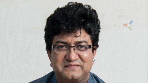 Prasoon Joshi has introduced a new rule for filmmakers as the Censor Board chief. Prasoon Joshi has introduced a new rule for filmmakers as the Censor Board chief.