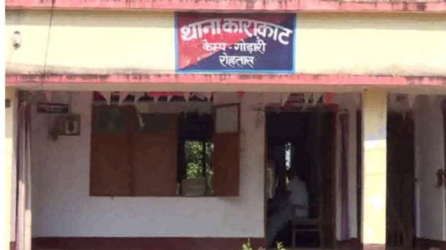 Assistant sub-inspector Jawahar Lal and constable Shyam Kishore Singh, who died under mysterious circumstances, were posted at Karakat police station in Rohtas district of Bihar. (HT photo) Assistant sub-inspector Jawahar Lal and constable Shyam Kishore Singh, who died under mysterious circumstances, were posted at Karakat police station in Rohtas district of Bihar. (HT photo)