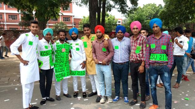 KJSU supporters outside Sri guru Gobind Singh College, Sector 26, during the student council elections.  (HT Photo) 