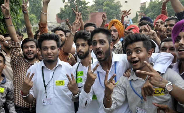 (From left) President Rahul Khera, vice-president Nikhil , general secretary Manish and joint secretary Sarabjit Singh in a jubilant mood after winning the student poll in Government College, Sector 46. (Ravi Kumar/Ht)