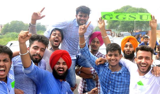Newly elected GGSU president Piyush celebrating at Commerce College in Sector 50 in Chandigarh. (HT PHoto)