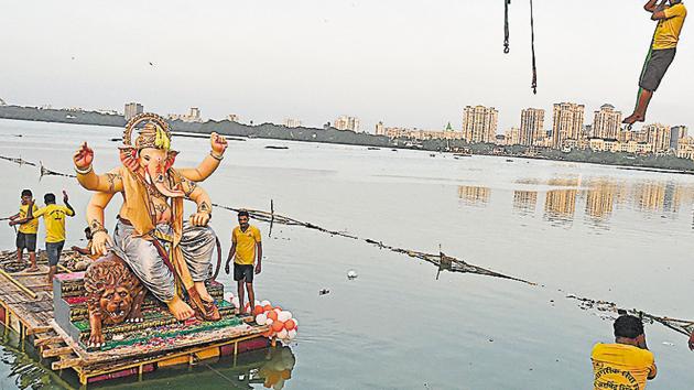 Devotees use a raft for immersion in Mumbai on Tuesday. (Shashi S Kashyap/HT) Devotees use a raft for immersion in Mumbai on Tuesday. (Shashi S Kashyap/HT)