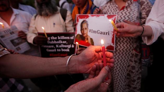 People hold placards and candles during a vigil for Gauri Lankesh, a senior Indian journalist who shot dead outside her home on Tuesday by unidentified assailants in Bengaluru, on September 6, 2017. (Reuters Photo) People hold placards and candles during a vigil for Gauri Lankesh, a senior Indian journalist who shot dead outside her home on Tuesday by unidentified assailants in Bengaluru, on September 6, 2017. (Reuters Photo)
