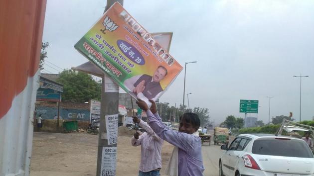 The enforcement team of MCG removed illegal hoardings of candidates from Shanti Nagar, Shivaji Nagar, Mehrauli-Gurgaon Road, Maharana Pratap Chowk, Pataudi Road, Jharsa Road, Kanhai, Southern Peripheral Road, Sohna Road, South City 2, Krishna colony and New Railway Road. The enforcement team of MCG removed illegal hoardings of candidates from Shanti Nagar, Shivaji Nagar, Mehrauli-Gurgaon Road, Maharana Pratap Chowk, Pataudi Road, Jharsa Road, Kanhai, Southern Peripheral Road, Sohna Road, South City 2, Krishna colony and New Railway Road.