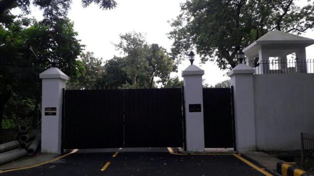 The 5, Desh Ratan Marg bungalow in Patna (above), allotted to RJD leader Tejashwi Prasad Yadav, has now been given to Bihar deputy chief minister Sushil Kumar Modi. (HT photo/Santosh Kumar) The 5, Desh Ratan Marg bungalow in Patna (above), allotted to RJD leader Tejashwi Prasad Yadav, has now been given to Bihar deputy chief minister Sushil Kumar Modi. (HT photo/Santosh Kumar)
