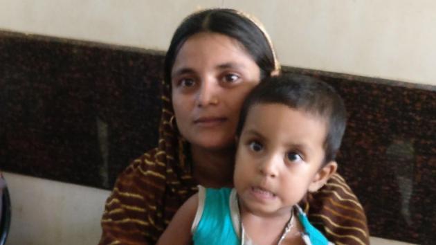 Hasnara Lashkar with her daughter Jubaiya. (HT) Hasnara Lashkar with her daughter Jubaiya. (HT)
