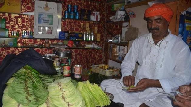 A paan shop in Varanasi.(HT Photo) A paan shop in Varanasi.(HT Photo)
