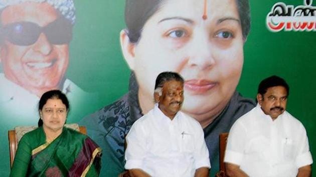 (L to R): Sasikala Natarajan, O Panneerselvam and Edappadi K Palaniswami (File Photo).(PTI)
