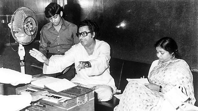 Asha Bhosle and Kishore Kumar. Be it lending a voice to generations of actors over the past seven decades -- all the way from Zeenat Aman and Urmila Matondkar to Rekha and Vidya Balan--  belting out classical numbers or teaming up with Western artistes such as Boy George and Michael Stipe, Asha is one versatile singer who has done it all.  (HT Photo) 