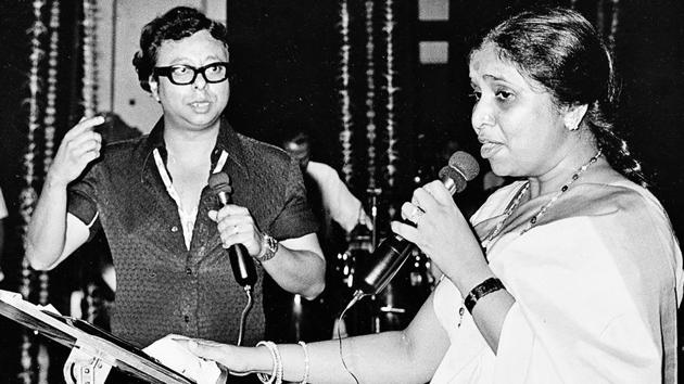 The chemistry between Asha and R.D Burman was first noticed in Teesri Manzil (1966) and together they went on to compose a variety of songs including cabarets, rock, disco, ghazals and classical pieces. Some of their most well known collaborations include ‘Chura Liyaa Hai Tumne’, ‘Dum Maro Dum’ and ‘Piya Tu Ab To Aaja’ among many others. (HT Photo) 