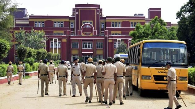 Police team arrive to investigate after the murder of a second standard student of Ryan International School in Gurgaon.(PTI)