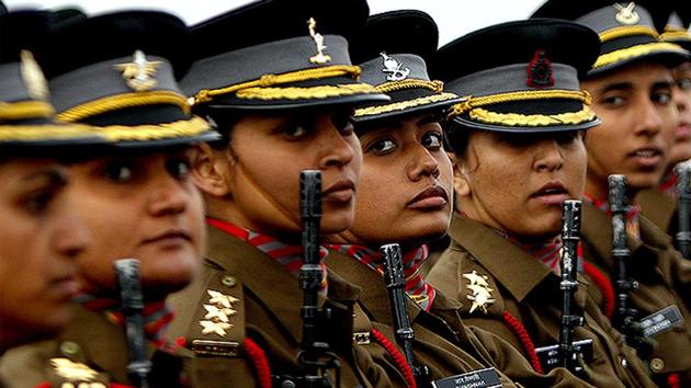 Female Indian Army officers march during an Army Day parade in New Delhi.(HT file photo)