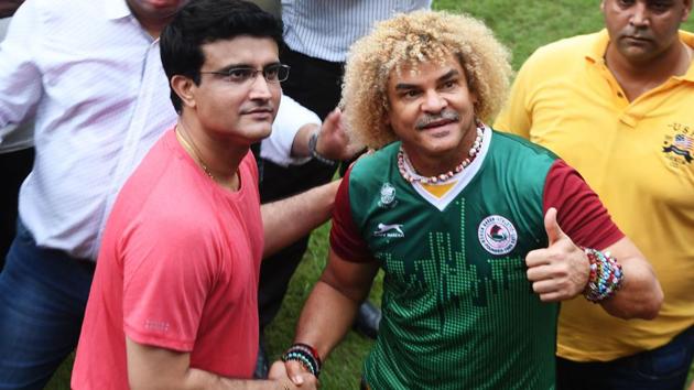 Former Colombian footballer Carlos Valderrama (R) poses for pictures with former Indian cricket captain Sourav Ganguly. (AFP) Former Colombian footballer Carlos Valderrama (R) poses for pictures with former Indian cricket captain Sourav Ganguly. (AFP)