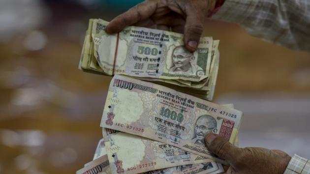 Members of the Labaugcha Raja mandal show the old notes.(Kunal Patil/HT)