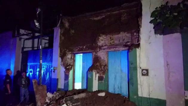A video grab made from AFPTV footage shows damage to a building in downtown Oaxaca on September 8, 2017 after a powerful 8.2-magnitude earthquake rocked Mexico late on September 7, killing at least five people and triggering a tsunami alert in what the president called the quake-prone country's biggest one in a century. (AFP Photo) A video grab made from AFPTV footage shows damage to a building in downtown Oaxaca on September 8, 2017 after a powerful 8.2-magnitude earthquake rocked Mexico late on September 7, killing at least five people and triggering a tsunami alert in what the president called the quake-prone country's biggest one in a century. (AFP Photo)