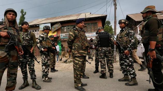 Security force personnel in south Kashmir's Anantnag district.(Reuters File Photo)