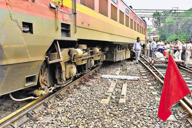 New Delhi Railway Station is the busiest station in the national capital handling over 2,500 trains and an average daily footfall of about five lakh. In picture is the Ranchi-New Delhi Rajdhani Express that derailed on Thursday (Mohd Zakir/HT PHOTO) New Delhi Railway Station is the busiest station in the national capital handling over 2,500 trains and an average daily footfall of about five lakh. In picture is the Ranchi-New Delhi Rajdhani Express that derailed on Thursday (Mohd Zakir/HT PHOTO)