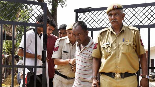 Bus conductor Ashok Kumar being escorted by police. Kumar allegedly confessed to the crime and had been remanded to three days of police custody. (Sanjeev Verma/HT Photo) Bus conductor Ashok Kumar being escorted by police. Kumar allegedly confessed to the crime and had been remanded to three days of police custody. (Sanjeev Verma/HT Photo)