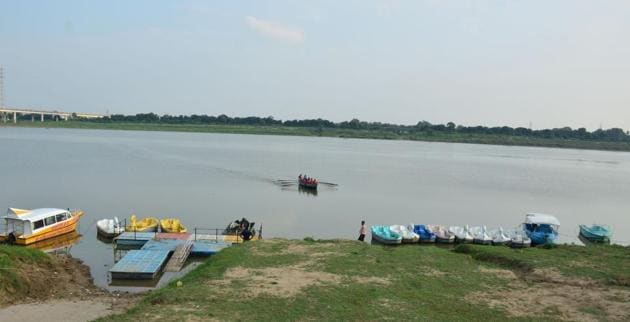 The stretch of Yamuna river near Boat Club where the Ropeway facility is proposed to come up. (Anil Kumar Maurya/HT Photo) The stretch of Yamuna river near Boat Club where the Ropeway facility is proposed to come up. (Anil Kumar Maurya/HT Photo)