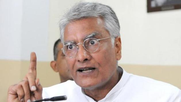Jakhar said Sukhbir's statement asking Punjab chief minister Capt Amarinder Singh not to go for talks on the issue is akin to bringing a no-confidence motion against the Narendra Modi government at the Centre, of which his party is an ally.(HT File)