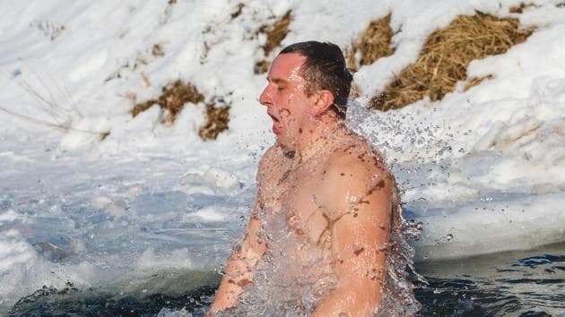 7 Reasons Men Should Start Taking Cold Showers Everyday￼  